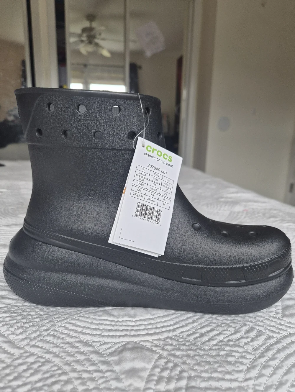 NWT Crocs Crush Boot Black Women 7 Platform